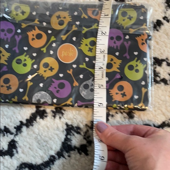 🦁 2 for $10 Cosmetic Bag - Picture 6 of 6